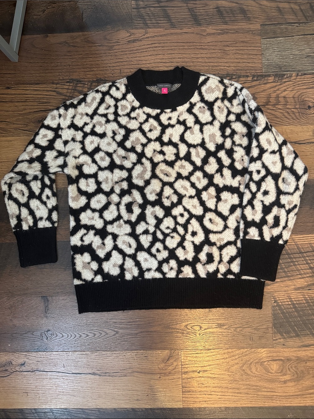 Vince Camuto Women’s Black & Cream Leopard Print Sweater Size Medium